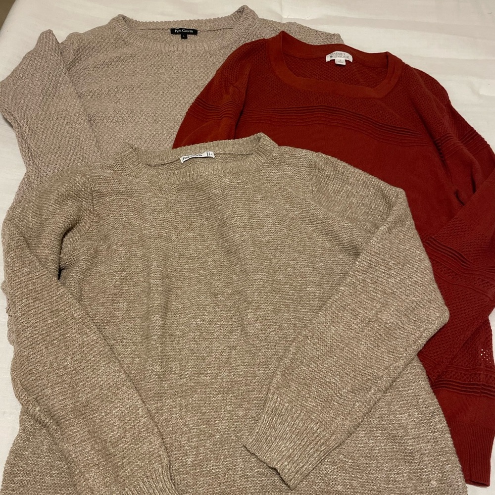 Women’s long sleeve light weight sweaters